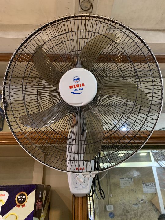 Media%2018"%20Wall%20Fan-%205%20Bladed,%20Color:%20Light%20Grey%20-%20Image%202