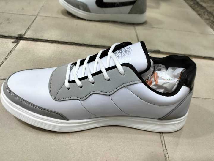 Trendy%20Sports%20Sneakers%20-%20Embrace%20Style%20And%20Comfort%20With%20New%20Stylish%20Lace-Up%20Shoes%20For%20Men%20-%20Image%203