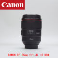 canon EF 85mm f/1.4L IS USM. 
