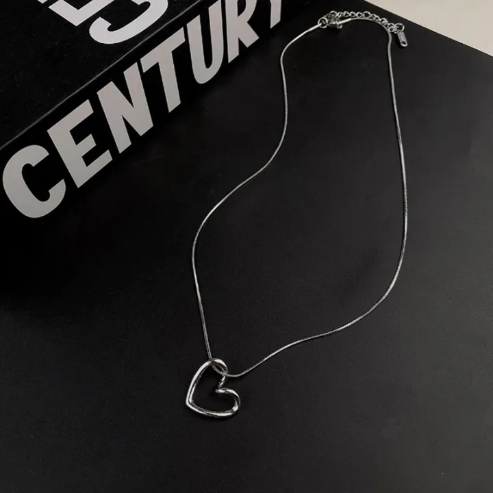 Light%20Luxury%20Niche%20Hollow%20Love%20Necklace%20Female%20Simple%20Design%20Fashion%20Peach%20Heart%20ANLAN%20-%20Image%204