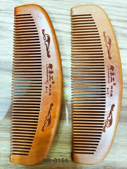 Moon%20Shape%20Wooden%20Hair%20Combs%20-1pcs%20-%20Image%2010