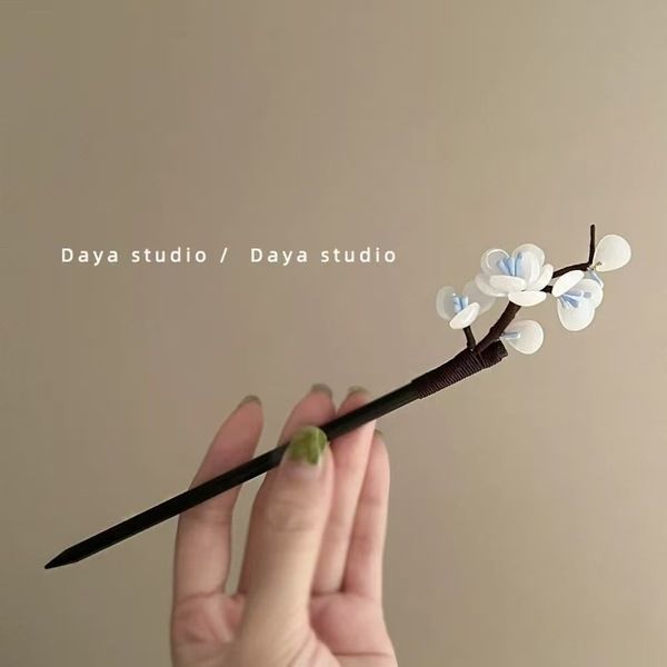 Elegant%20Handmade%20Flower%20Hairpin%20for%20Women%20&%20Girls%20%E2%80%93%20Traditional%20Hair%20Accessory%20-%20Image%203