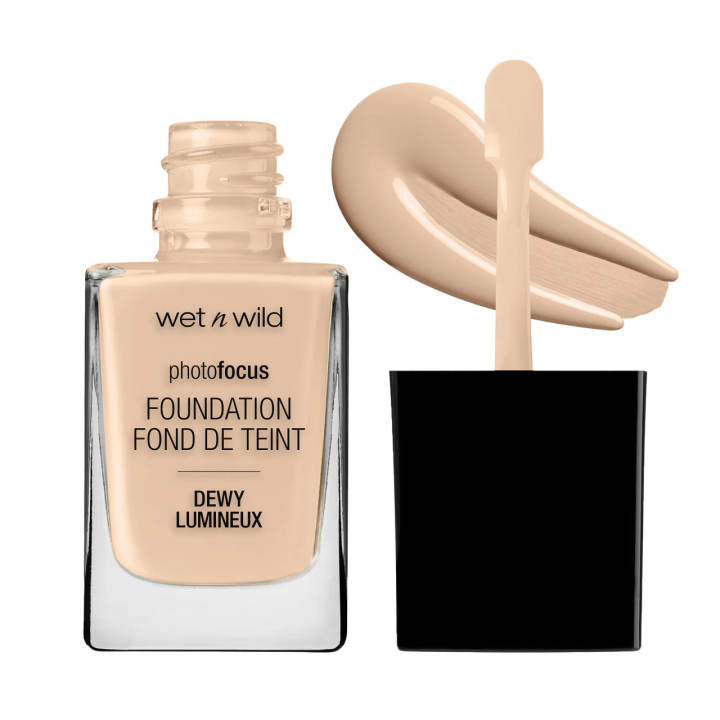 Wet N Wild Photo Focus Dewy Foundation- Soft Ivory