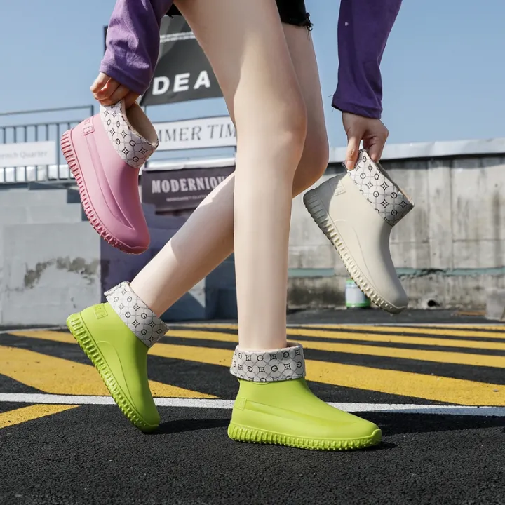 Rain%20Boots%20Women's%20Lightweight%20Kitchen%20Work%20Non-Slip%20Rain%20Boots%20Korean%20Style%20Wear-Resistant%20Rain%20Shoes%20Fleece-Lined%20Short%20Women's%20Rubber%20Shoes%20-%20Image%204