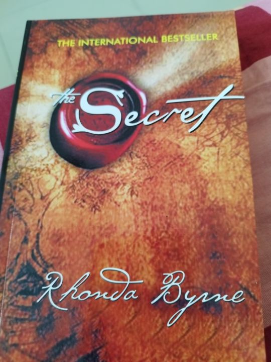The%20Secret%20Book%20by%20Rhonda%20Byrne%20-%20Yellow%20-%20Paperback%20-%20Image%204