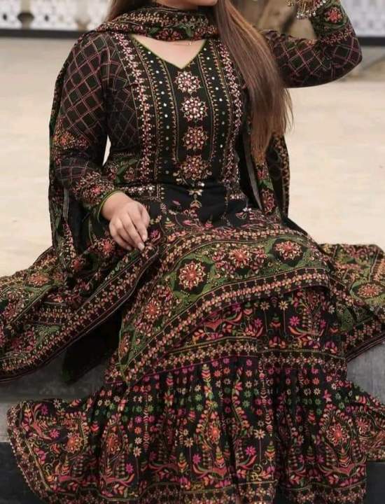 Exclusive%20Ready%20Made%20Linen%20Garara%20Three%20Piece%20Set%20for%20Women,%20Chic%20Kurta,%20Garara%20Pants,%20and%20Matching%20Dupatta,%20Premium%20Breathable%20Fabric%20-%20Image%204