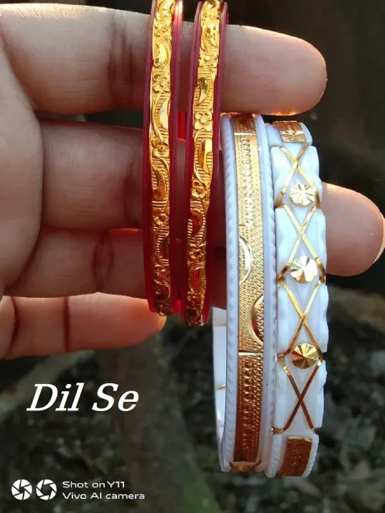 Golden%20Metal%20Work%20Trendy%20Unique%20White%20And%20Red%20Plastic%20Shakha%20Bangles%20Pola-%204%20Pcs.%20It'S%20For%20Women%20Party%20,%20Wedding%20-%20Must%20Have%20-%20Image%202