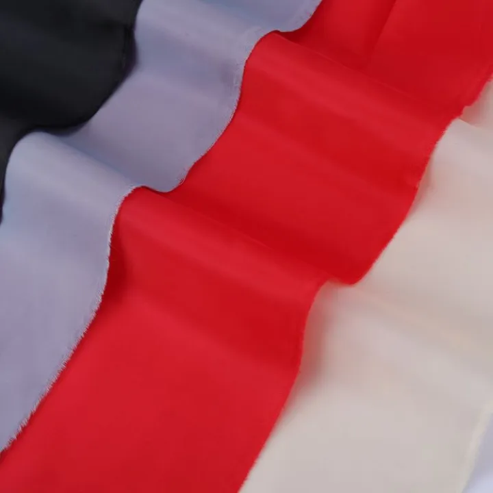 190T%20Taffeta%20polyester%20fabric%20plain%20lining,%20jacket%20lining%20fabric,%20polyester%20dress%20fabric%20in%20stock%20-%20Image%202