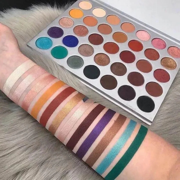 35%20color%20Eyeshadow%20palette%20-%20Image%203