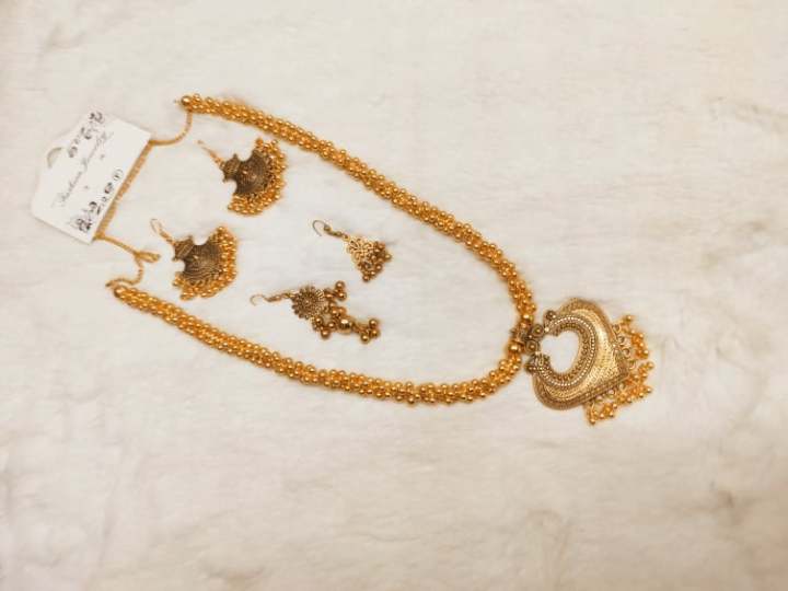 Beautiful%20jewellery%20Set%20for%20Women%20Or%20Girls.%20Pearl%20With%20Golden%20Plated%20Necklaces%20And%20Earrings%20Set.%20Gift%20set.%20wedding,%20parties,%20special%20events.%20Model:P20-2.%20-%20Image%204