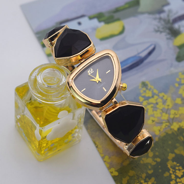 Stylish%20&%20Fashionable%20Elegant%20Mirror%20Quartz%20Ladies%20Watch%20-%20Image%208