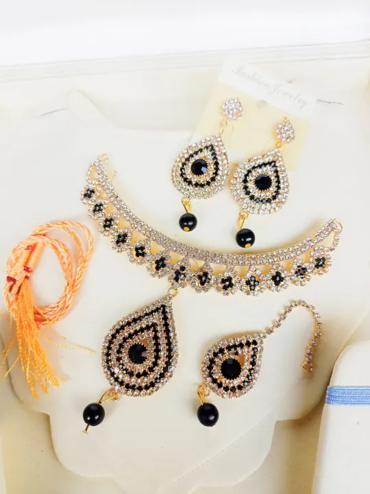 New%20Jewellery%20Collection%20Golden%20Crystal%20Girls%20Jewellery%20Set%20With%20Tika%20Bunda%20Long%20Lasting%20Polish%20For%20Women%20Trendy%20Fashion001%20-%20Image%207