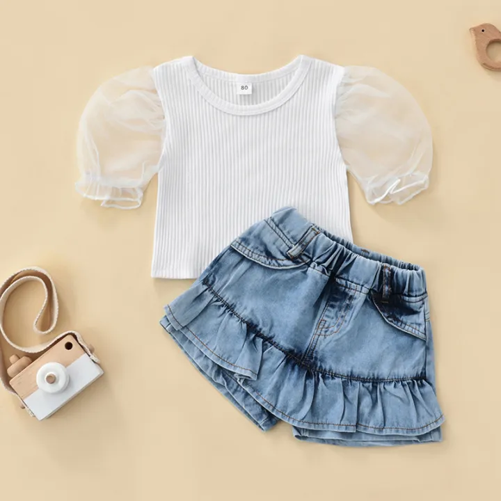 2Pcs%20Girls%20Summer%20Outfit,%20Patchwork%20Bubble-Sleeve%20Blouse%20+%20Frill%20Denim%20Shorts%20Set%20for%20Kids,%206%20Months%20to%204%20Years%20-%20Image%203
