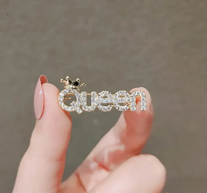 Mini%20queen%20brooch%20for%20women%20-%20Image%202