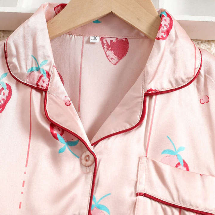Girls'%20summer%20sleepwear%20thin%20design%20children's%20baby%20strawberry%20color%20Ding%20ice%20silk%20cool%20and%20cute%20home%20clothes%20two%20piece%20set%20-%20Image%203