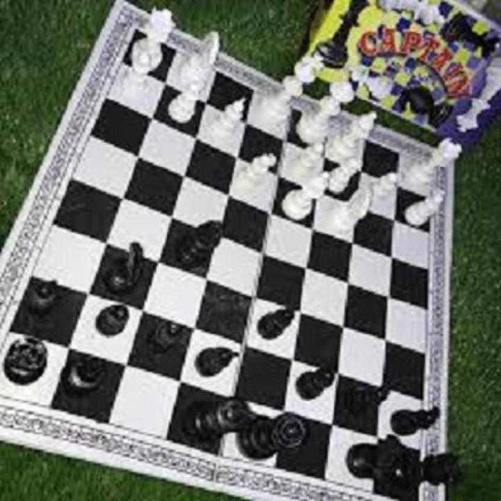 Captain Chess Board with Guti