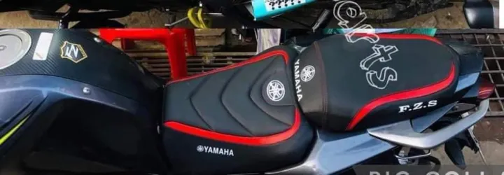 Yamaha%20Fzsv2%20golden%20modified%20seat%20cover%20-%20Image%202