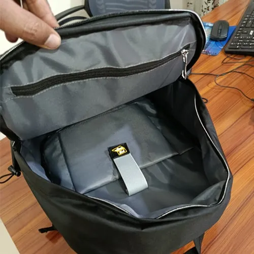 College-university%20backpack%20with%20laptop%20compartments,%20modern%20backpacks%20for%20students,%20backpacks%20for%20students,%20very%20modern%20backpack%20for%20young%20people%20-%20Image%205