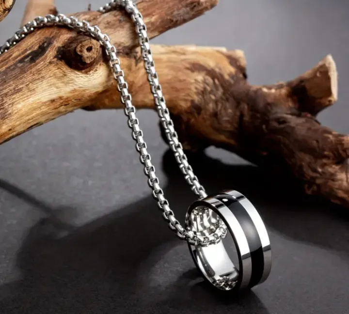 Luxury%20&%20Minimalist%20Flat%20Ring%20With%20Chain%20Necklace-%20Finger%20Ring%20&%20Chain%20-%20Image%205