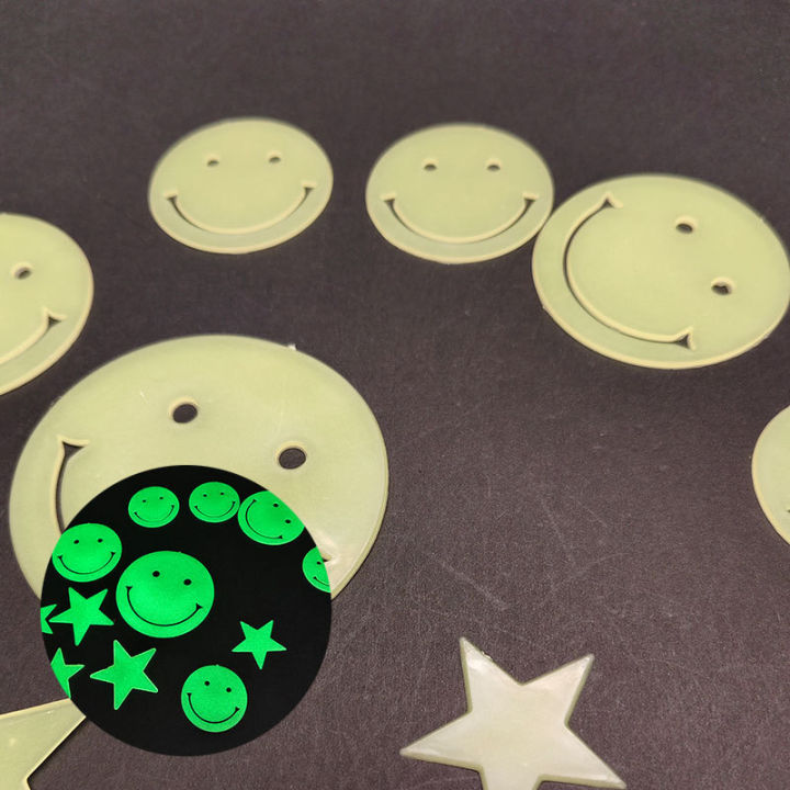 Radiant%20round%20smiling%20face,%20star%20patch,%20children's%20student%20room%20dormitory%20fluorescent%20three-dimensional%20wall%20sticker,%20luminous%20sticker%20-%20Image%204