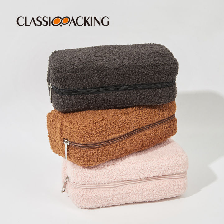 Autumn%20and%20winter%20solid%20color%20teddy%20velvet%20bag,%20large-capacity%20skin%20care%20products%20storage%20bag,%20travel%20portable%20plush%20bag,%20Jane%20-%20Image%202