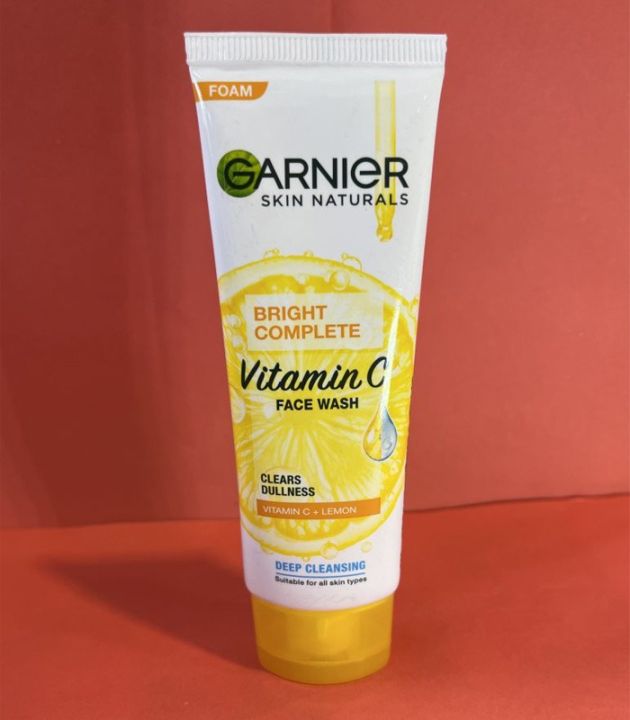 Garnier%20Bright%20Complete%20Vitamin%20C%20Face%20Wash%20-50gm%20-%20Image%202