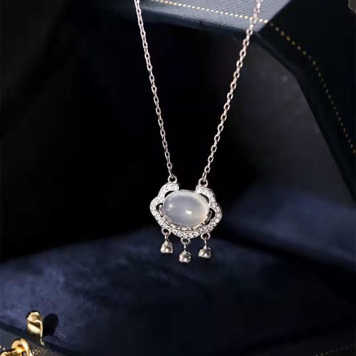 Cat's%20eye%20stone%20safety%20lock%20necklace%20for%20women,%20light%20luxury,%20retro%20niche%20design,%20gift%20to%20best%20friend%20and%20girlfriend,%20clavicle%20chain,%20cool%20style%20-%20Image%203