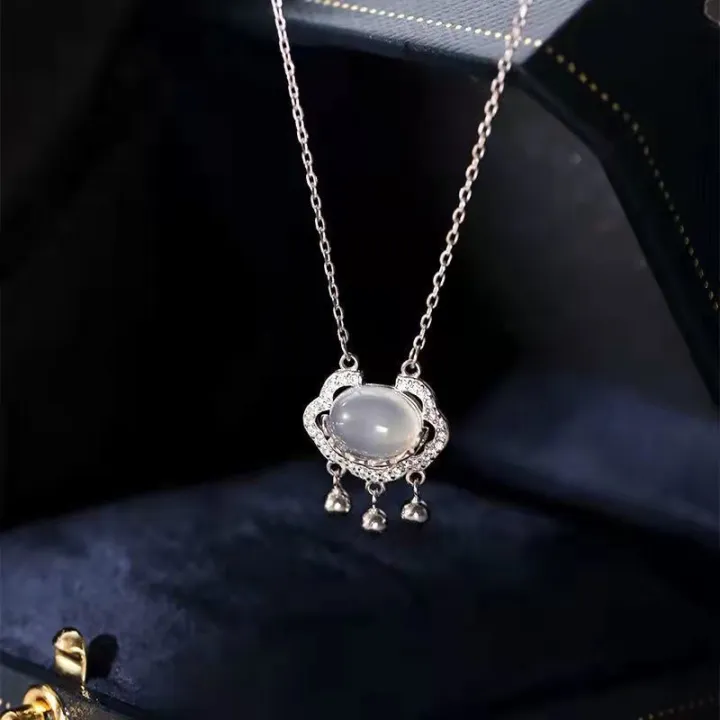 Cat's%20eye%20stone%20safety%20lock%20necklace%20for%20women,%20light%20luxury,%20retro%20niche%20design,%20gift%20to%20best%20friend%20and%20girlfriend,%20clavicle%20chain,%20cool%20style%20-%20Image%203