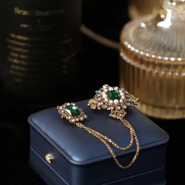 Baroque%20British%20Style%20Rhinestone%20Brooch%20Pins%20Emerald%20Tassel%20Chain%20Pearl%20Brooch%20Collar%20Shirt%20Pin%20Accessories%20for%20Women%20-%20Image%202