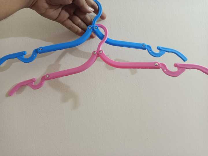 6-Pcs%20Multicolor%20Smart%20Foldable%20Clothes%20Hanger%20for%20travel%20-%20Image%203
