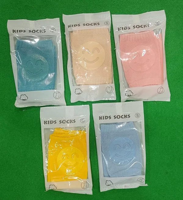 Multicolor%20Smooth%20Cotton%20Baby%20Knee%20Pads%20-%201%20Pair%20(color%20as%20per%20stock)%20-%20Image%205