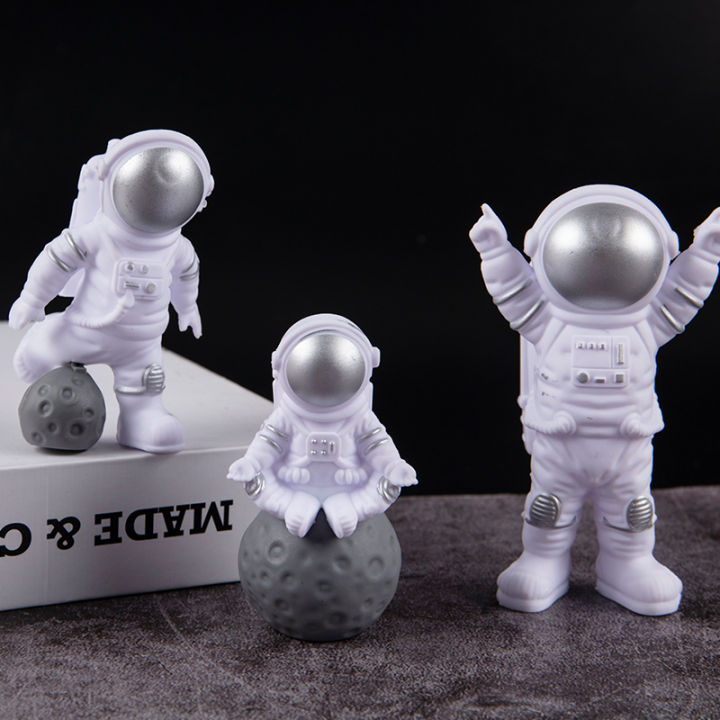 Plastic%20Astronaut%20Figure%20Statue%20Figurine%20Spaceman%20Sculpture%20Educational%20Toy%20Sunlight%20Mall%20-%20Image%205