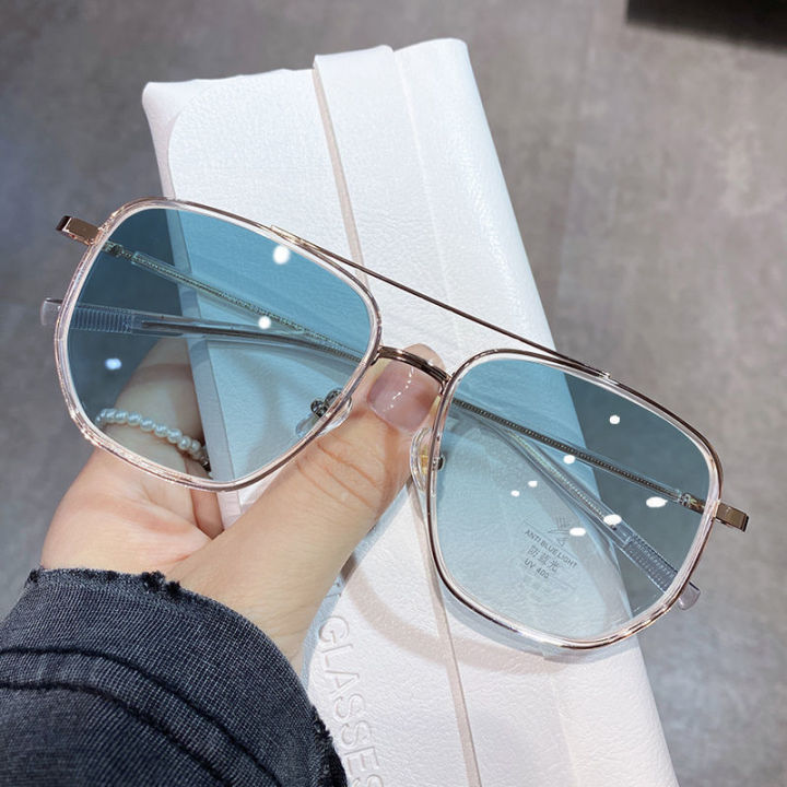Retro%20Vintage%20Color%20Changing%20Sunglasses%20for%20Men%20-%20Large%20Frame,%20Double%20Bridge,%20Ultra-light%20Photochromic%20Blue%20Lens%20-%20Image%205