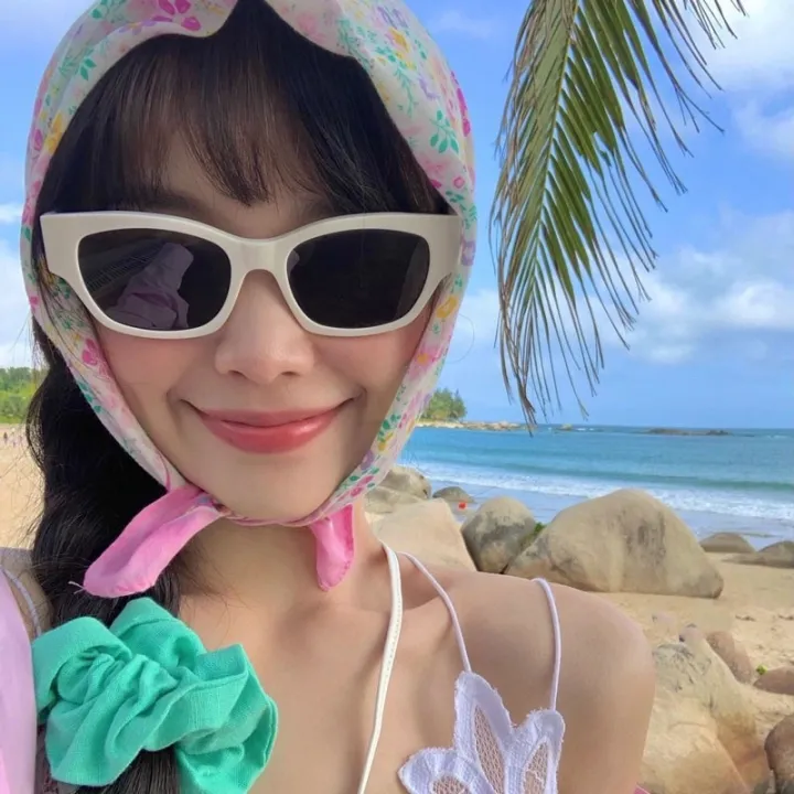Korean%20version%20of%20Internet%20celebrity%20square%20Xiaohongshu%20sunglasses%20for%20women,%20high-end%20sense%20ins2024%20new%20white%20frame%20sunglasses%20anti-UV-%20-%20Image%203