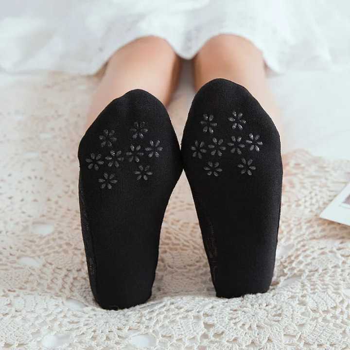1%20Pair%20Invisible%20socks%20for%20Women%20(Free%20Size)%20girls%20Lace%20Boat%20Socks%20Elastic%20%20%E2%80%93%20Breathable,%20Thin,%20Non-Slip%20Silicone%20Liner%20Short%20Ankle%20Socks%20for%20Summer%20-%20Image%206