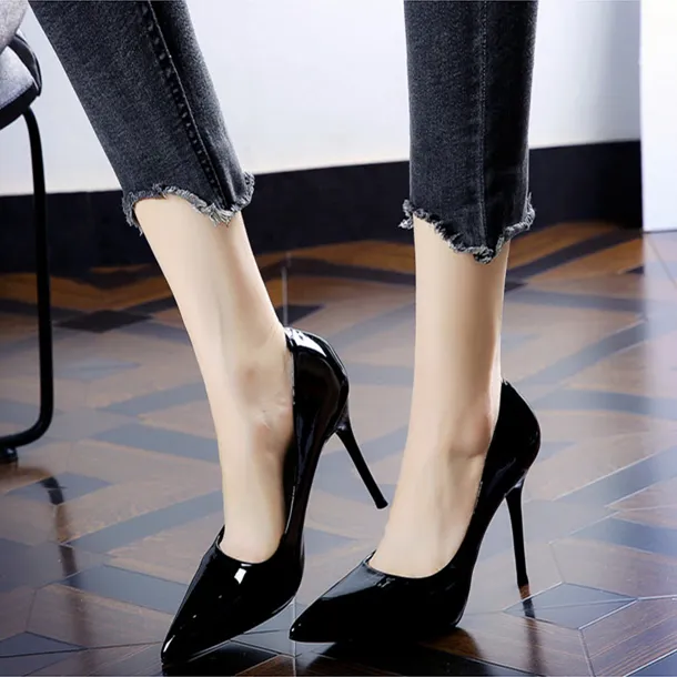 Internet%20Celebrity%20Soft%20Leather%20Stiletto%20Waterproof%20Platform%20High%20Heels2023New%20Patent%20Leather%20Pointed%20Toe%20Work%20Versatile%20Women's%20Non-Wear%20Feet%20Pumps%20-%20Image%204