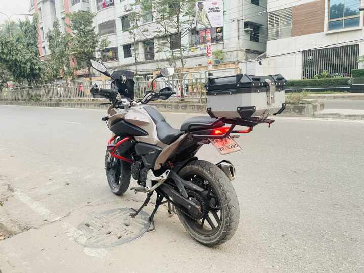 25L%20Motorcycle%20Top%20Box%20Aluminum%20Top%20Box%20-%20Image%203