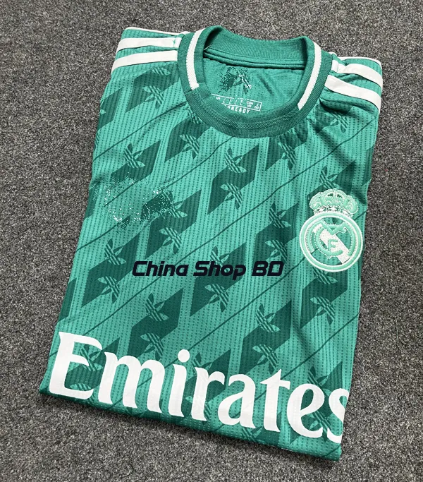 Real%20Madrid%20Concept%20kit%2024/25%20Half%20Sleeve%20-%20Image%202