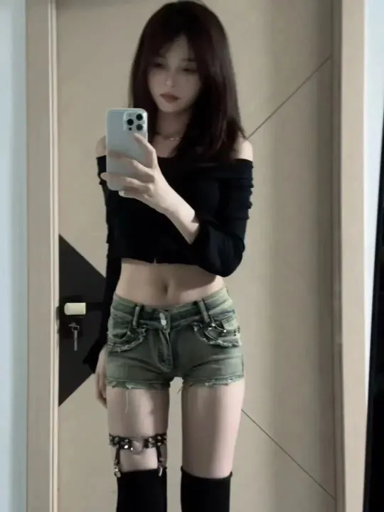 Low%20Waist%20American%20Shorts%20Hot%20Girl%20Tight%20Denim%20Super%20Short%20Shorts%20Women's%20Retro%20Spring%20and%20Summer%20New%20All-Matching%20Base%20Hot%20Shorts%20-%20Image%203