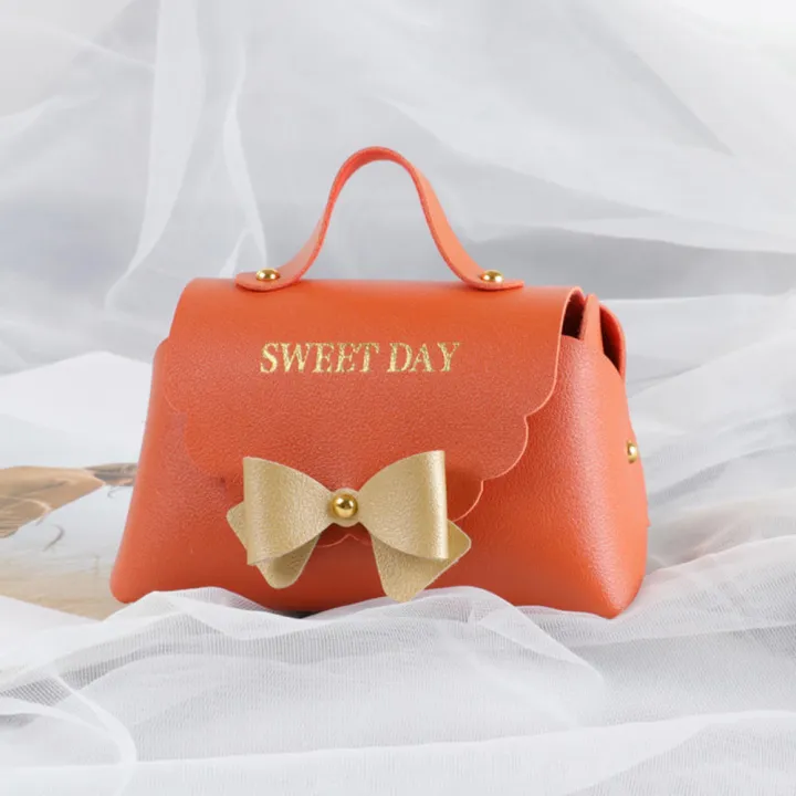 Wedding%20Gift%20Box%20Bag%20Chocolate%20Box%20Wedding%20Handbag%20Candy%20Boxes%20Creative%20Leather%20Gifts%20Box%20Wedding%20Favors%20Box%20Leather%20Gift%20Box%20Bag%20-%20Image%203