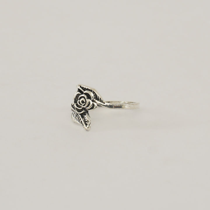 4%20set%20natural%20shape%20leaf%20finger%20ring%20set%20for%20women%20(Color%20Guaranteed)%20-%20Image%206