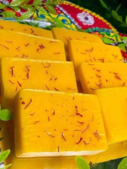 Hand%20made%20safron%20Sandalwood%20Bar%20Soaps%20100gm%20Premium%20-%20Image%203