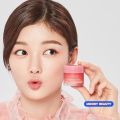 Laneige lip sleeping mask for moisturizing, soft, smooth and shiny lips with berry scent 3G. 