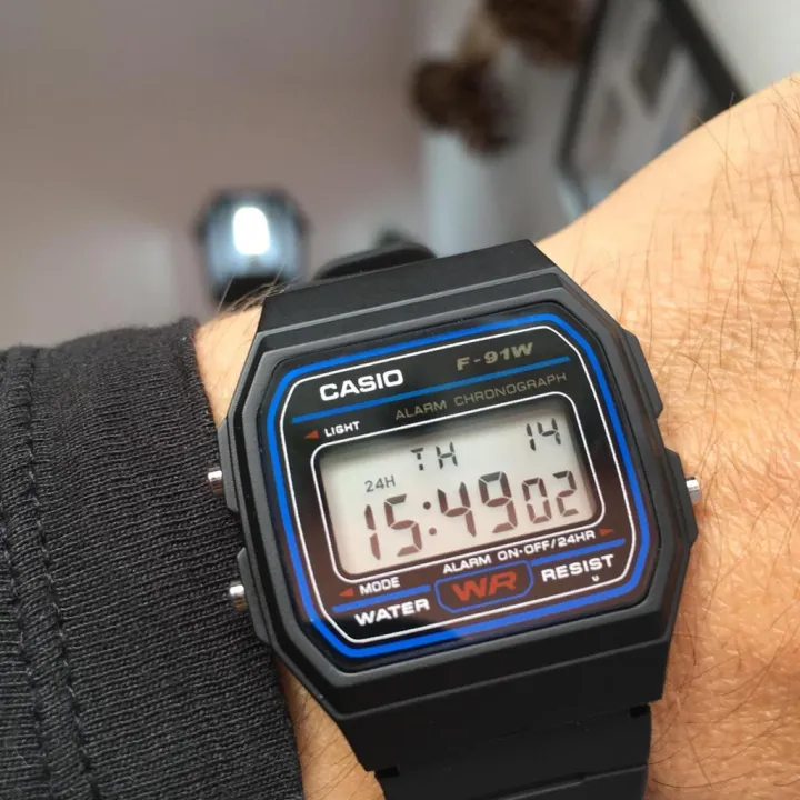 Casio%20Black%20Resin%20All-Season%20Digital%20Watch%20for%20Men%20%E2%80%93%20F-91W%20-%20Image%204