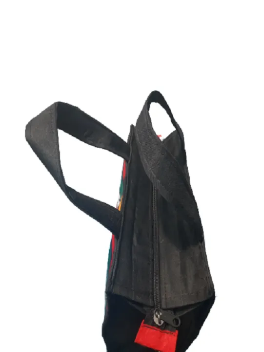 Fabric%20Lunch%20bag%20for%20every%20body-Black/%20whith%20-%20Image%206