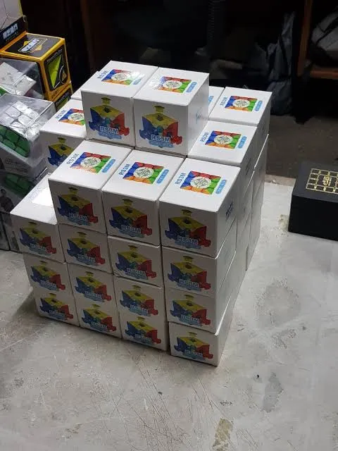 Moyu%20RS3M%202020%20Magnetic%20Speedcube%20-%20Image%203