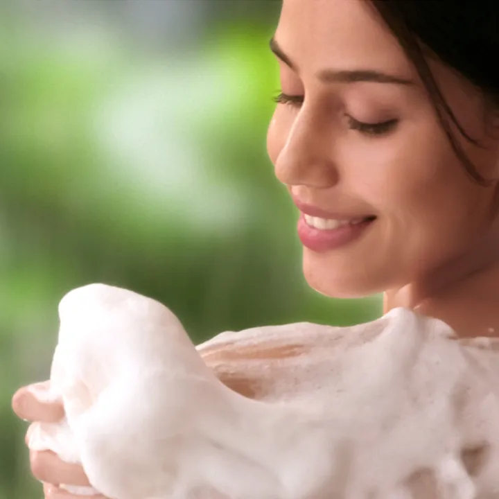 Lux%20Body%20Wash%20Soft%20Rose%20245ml%20French%20Rose%20&%20Almond%20Liquid%20Body%20wash%20%7C%20Bangladesh%20-%20Image%205