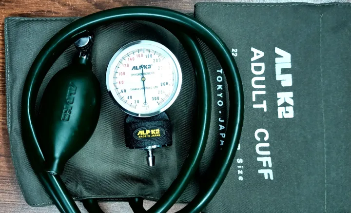 ALPK2%20Japan%20Blood%20Pressure%20Sphygmomanometer%20-%20Analog%20BP%20Machine%20set%20with%20Stethoscope%20-%20Image%202