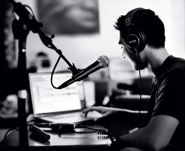 Dynamic%20Vocal%20Microphone%20Sure%20SM%2058%20%20Handheld%20Dynamic%20Microphone%20-%20Image%203