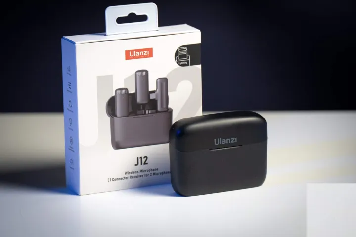 ULANZI%20J12%20Lightning%20Jack%20Wireless%20Lavalier%20Microphone%20for%20iPhone,%202-in-1%20Plug%20N%20Play%20Mic%20with%20Charging%20Case%20for%20Phone%20Video%20Recording%20Interview%20Youtubers%20Vloggers,%2065ft%20Transmission%20Range%20-%20Image%202